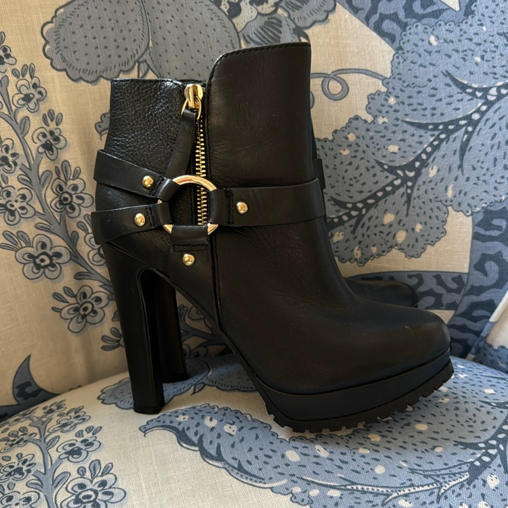 GiannI Bini Leather Platform size 5.5 Never Worn